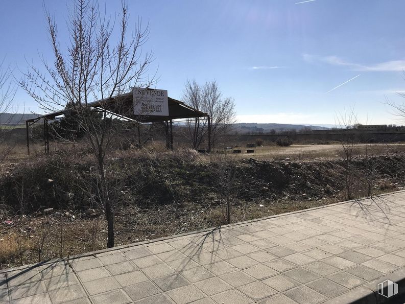 Land for sale at Calle Aceña, Guadalajara, 19004 with sky, plant, cloud, nature, natural landscape, branch, land lot, road surface, landscape and residential area around