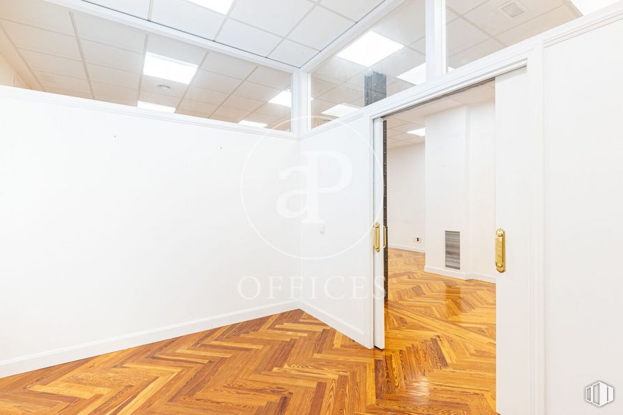 Oficina en alquiler en Calle Alcalá, Retiro, Madrid, 28014 con madera, interiorismo, accesorio, hall, suelos, suelo, tinte para madera, madera dura, rectángulo y suelo laminado alrededor