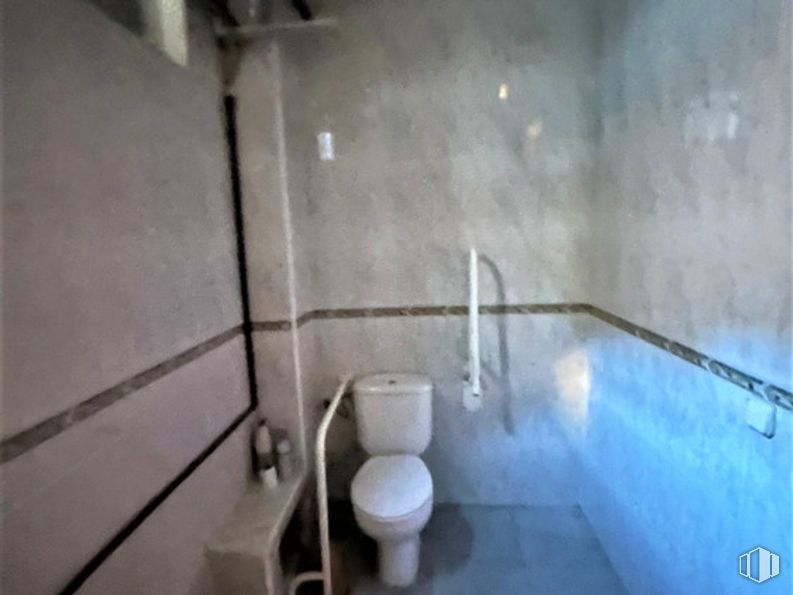 Retail for rent at Avenida Guadalajara, Azuqueca de Henares, Guadalajara, 19200 with toilet, toilet seat, plumbing fixture, building, bathroom, house, floor, flooring, plumbing and gas around