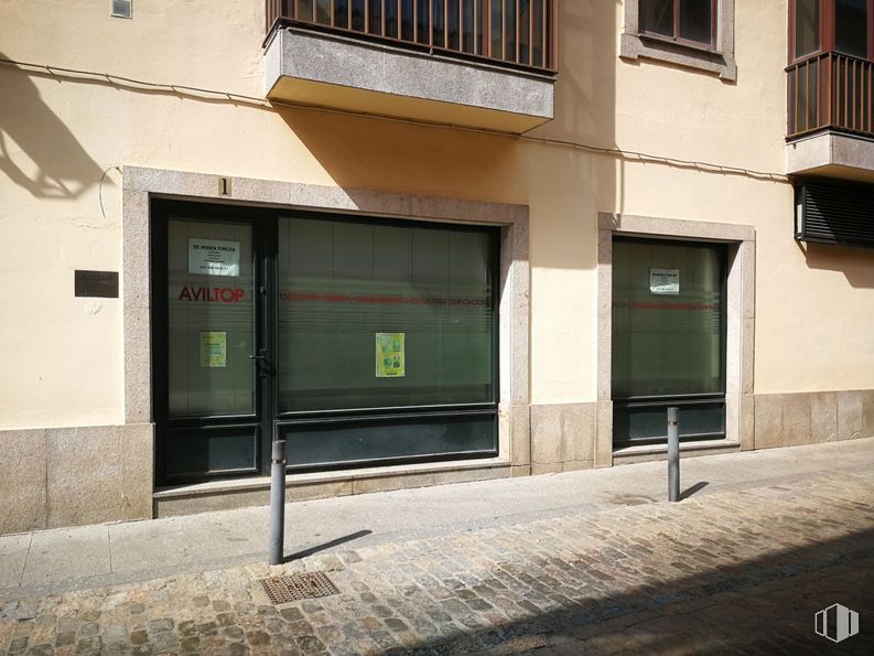 Oficina en alquiler en Zona centro, Ávila, 05001 con ventana, edificio, superficie de la carretera, sombra, puerta, fachada, diseño urbano, acera, tintes y sombras y rectángulo alrededor