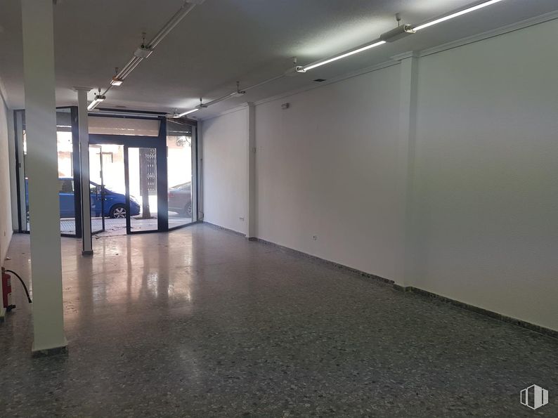 Local en venta en Calle Marqués, Pinto, Madrid, 28320 con coche, lámpara, alumbrado, suelos, suelo, techo, hormigón, hall, suelo de baldosas y transparencia alrededor