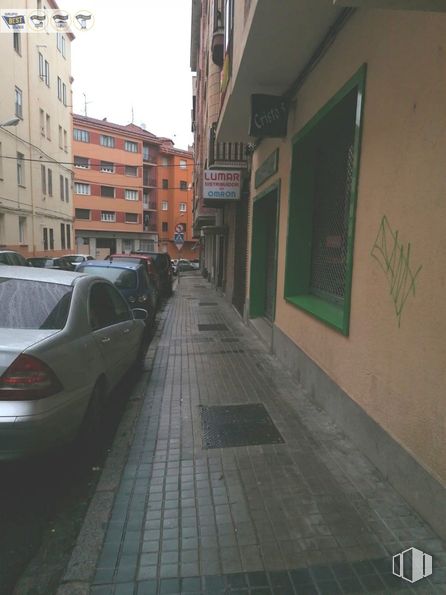 Retail for sale at Zona José Zorrilla, Segovia, 40005 with car, building, land vehicle, window, vehicle, tire, automotive lighting, infrastructure, wheel and road surface around