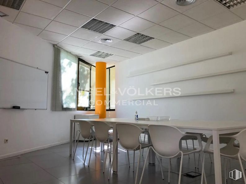 Office for rent at Calle Cólquide, Las Rozas de Madrid, Madrid, 28230 with chair, table, furniture, building, interior design, fixture, floor, flooring, wood and line around