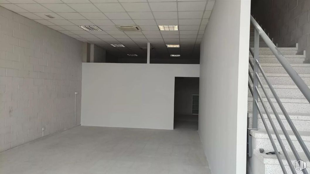 Industrial for rent at Calle Cabo de la Nao, 16, Arganda del Rey, Madrid, 28500 with wall, flooring, floor, ceiling, interior design, composite material, grey, glass, building material and daylighting around