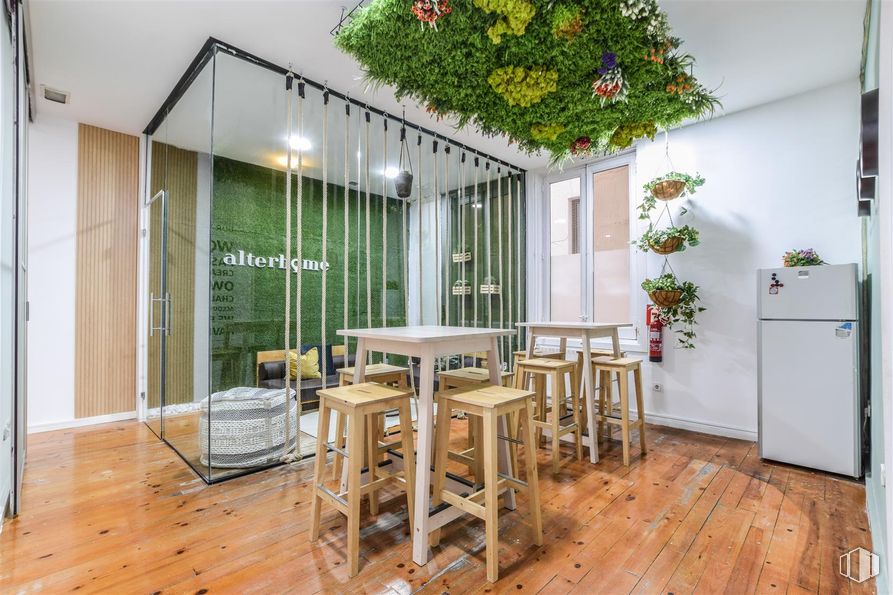 Office for rent at Calle Alfonso XII, 8, Retiro, Madrid, 28014 with stool, refrigerator, table, furniture, interior design, flooring, floor, ceiling, glass and wood stain around