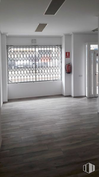 Local en alquiler y venta en Calle Pintor Ribera, 5, Móstoles, Madrid, 28933 con ventana, accesorio, madera, interiorismo, suelo, suelos, hall, puerta, sombra y tintes y matices alrededor