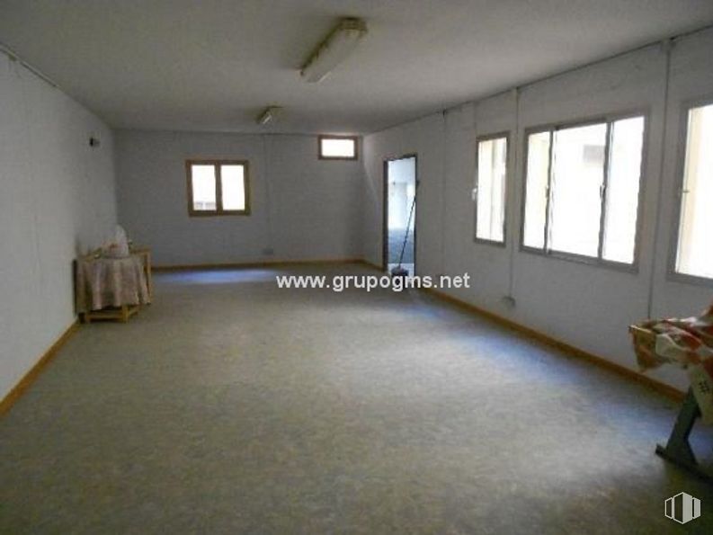 Office for rent at Calle Juan Bravo, Segovia, 40001 with window, furniture, fixture, hall, wood, flooring, building, floor, real estate, ceiling and sash window around