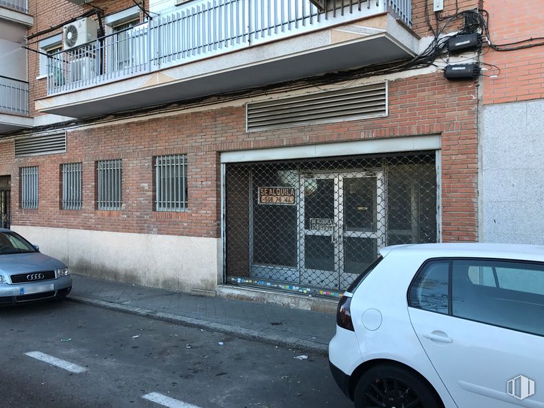 Local en alquiler en Calle Palomares, 35, Villaverde, Madrid, 28021 con rueda, coche, ventana, luz de estacionamiento automotriz, vehículo terrestre, neumático, vehículo, propiedad, edificio y vehículo motorizado alrededor