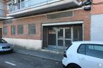 Retail for rent at Calle Palomares, 35, Villaverde, Madrid, 28021 with wheel, car, window, automotive parking light, land vehicle, tire, vehicle, property, building and motor vehicle around