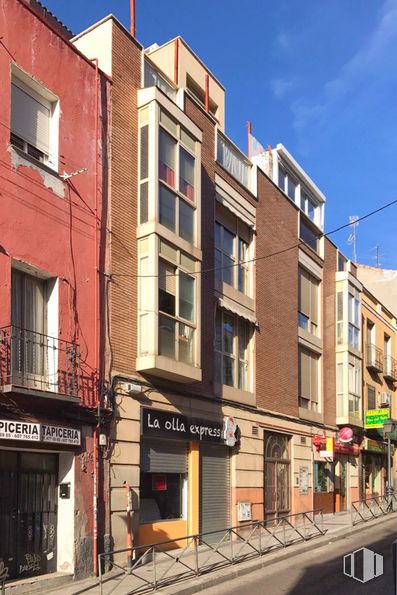 Local en venta en Calle Doctor Fernando Primo Rivera, 8, Puente de Vallecas, Madrid, 28053 con edificio, ventana, cielo, propiedad, diseño urbano, barrio, accesorio, condominio, área residencial y bienes raíces alrededor