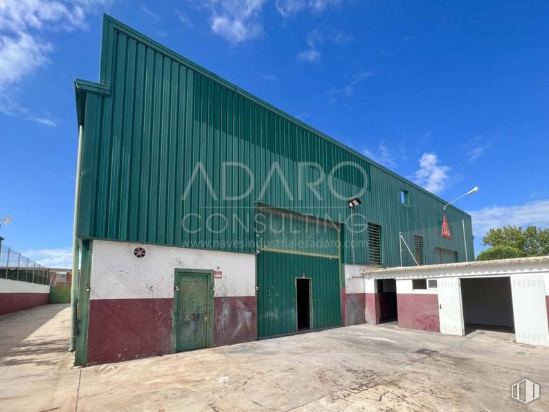 Industrial for sale at Calle Bronce, Cobeña, Madrid, 28863 with door around