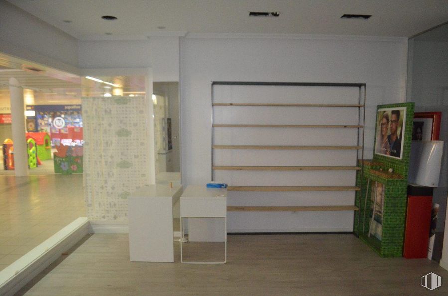 Retail for sale at C.C. BurgoCentro II, Calle Comunidad de Madrid, 37, Las Rozas de Madrid, Madrid, 28230 with bookcase, flooring, interior design, floor, wood, ceiling, building, space, room and event around