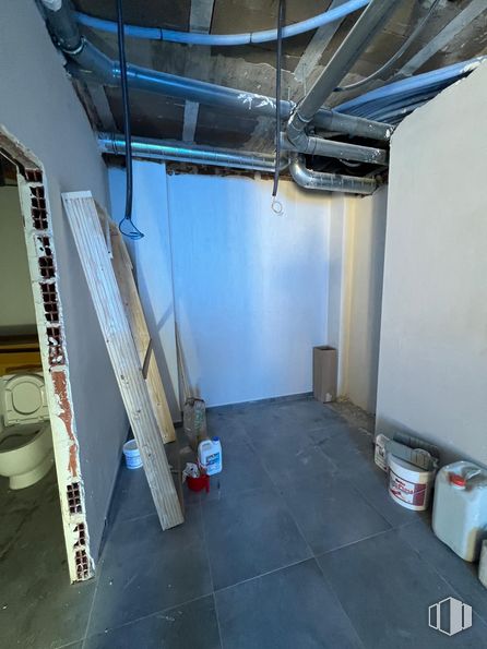 Local en alquiler y venta en Avenida Paris, Arganda del Rey, Madrid, 28500 con suelos, casa, suelo, edificio, gas, escalera, máquina, ingeniería, madera y material compuesto alrededor