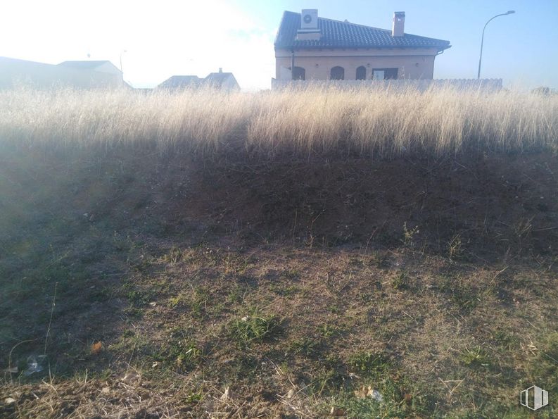 Land for sale at Calle Carlos Sainz, Fuensalida, Toledo, 45510 with house, street light, sky, building, cloud, natural landscape, plant, land lot, grass and plain around