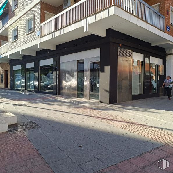 Retail for rent at Zona céntrica, Móstoles, Madrid, 28931 with building, window, urban design, road surface, shade, neighbourhood, public space, asphalt, sidewalk and facade around