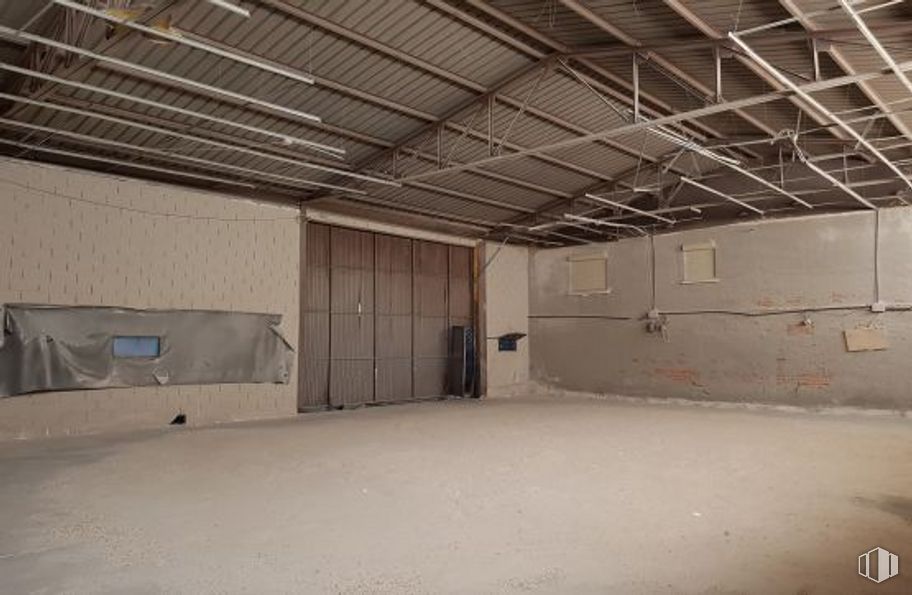 Nave en venta en Camino Labajos, Cubas de la Sagra, Madrid, 28978 con mueble, pasillo, madera, piso, suelo, pared, techo, material compuesto, puerta y hormigón alrededor