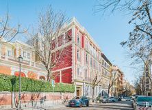 Office for rent at Calle Fernando El Santo, 15, Chamberí, Madrid, 28010 with car, building, sky, window, tire, wheel, blue, vehicle, tree and neighbourhood around