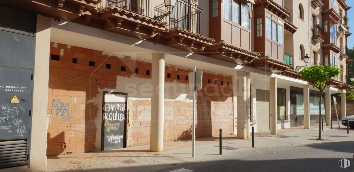 Local en venta en Zona Centro, Quintanar de la Orden, Toledo, 45800 con ventana, madera, fachada, inmobiliario, ladrillo, sombra, ciudad, diseño urbano, edificio y calle alrededor