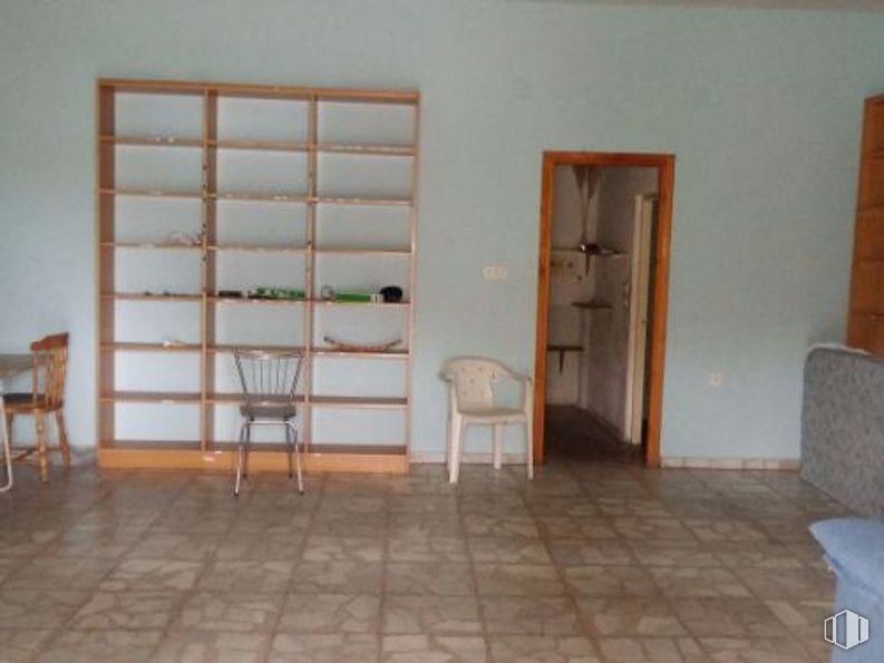 Retail for sale at Avenida Vicente Aleixandre, Segovia, 40006 with bookcase, chair, door, furniture, wood, comfort, floor, flooring, wood stain and hardwood around