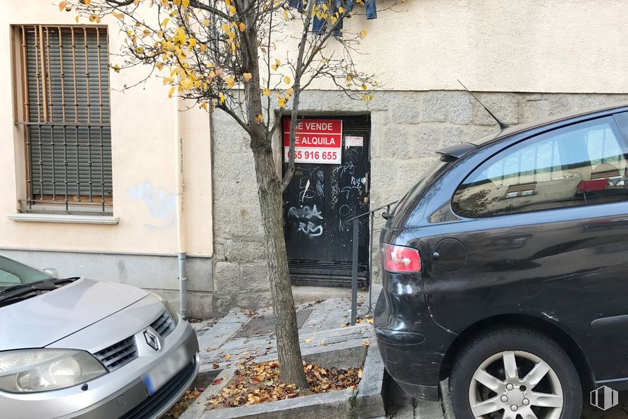 Retail for sale & for rent at Calle Cañada Nueva, 43, San Lorenzo de El Escorial, Madrid, 28200 with tire, car, window, automotive parking light, vehicle, automotive tail & brake light, wheel, property, photograph and automotive lighting around