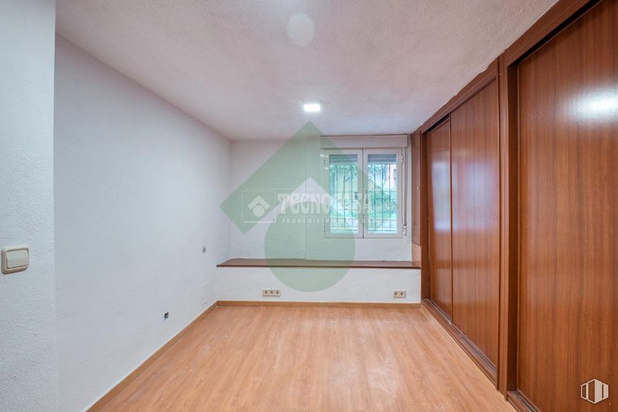 Local en venta en Calle Eduardo Morales, Carabanchel, Madrid, 28025 con ventana, edificio, hall, madera, accesorio, interiorismo, suelo, suelos, tinte para madera y inmobiliario alrededor