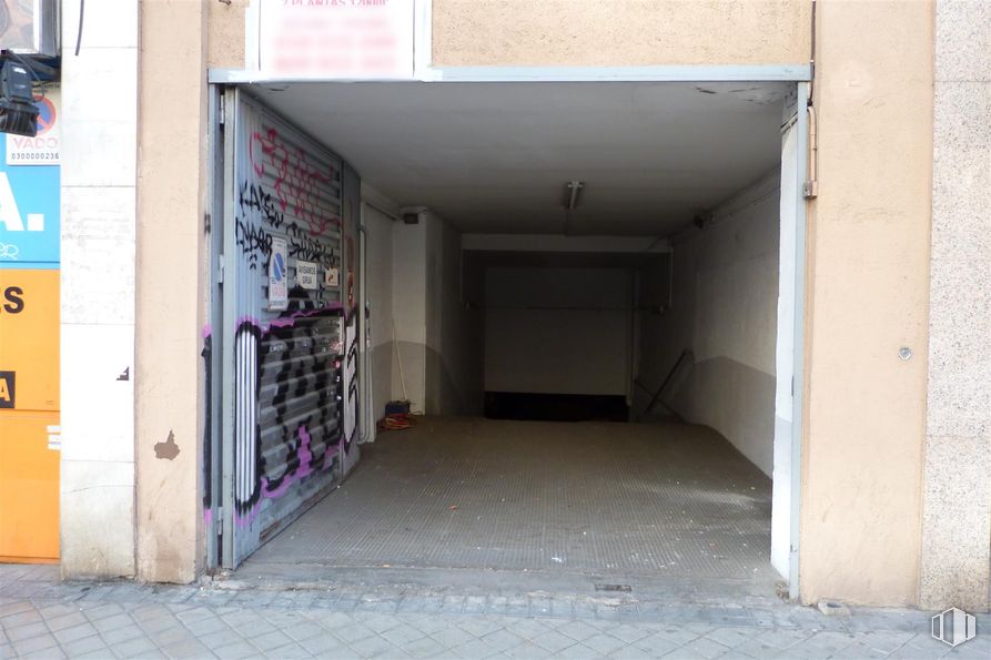 Retail for sale & for rent at Calle Doctor Esquerdo, 160, Retiro, Madrid, 28007 with floor, composite material, concrete and paint around