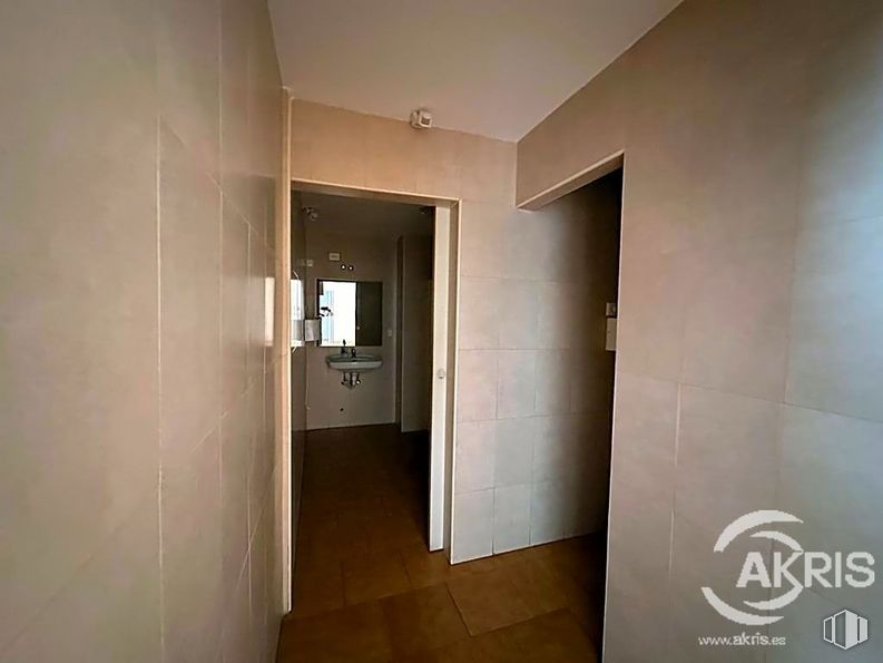 Local en venta en Zona centro, Argés, Toledo, 45122 con edificio, madera, casa, accesorio, puerta, pasillo, diseño de interiores, piso, pavimento y vidrio alrededor