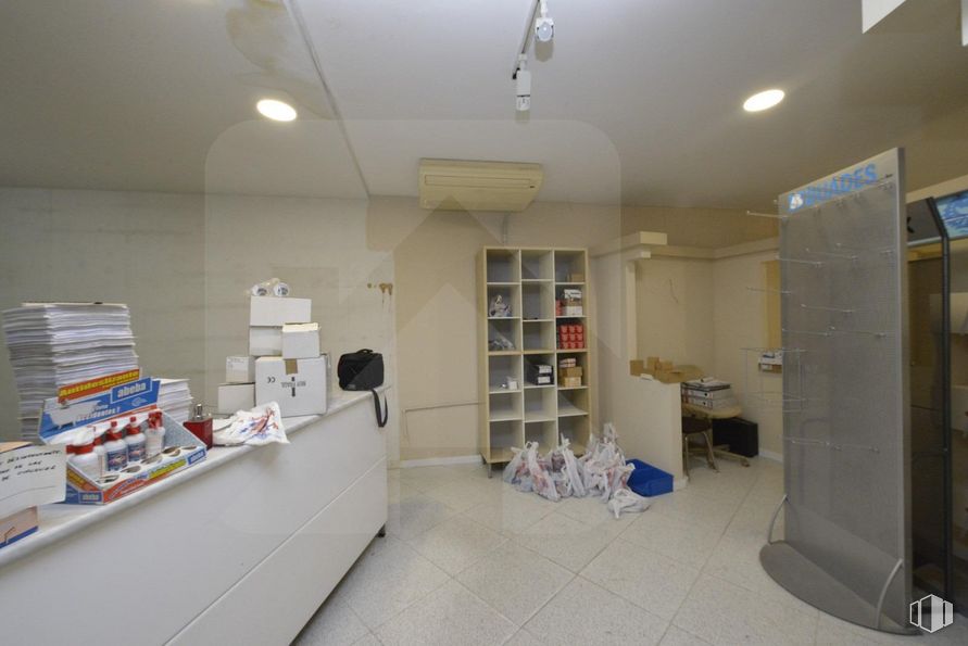 Local en alquiler en Zona centro, Valdemoro, Madrid, 28341 con estantería, estante, estantería, interiorismo, suelo, suelos, techo, venta al por menor, servicio y habitación alrededor