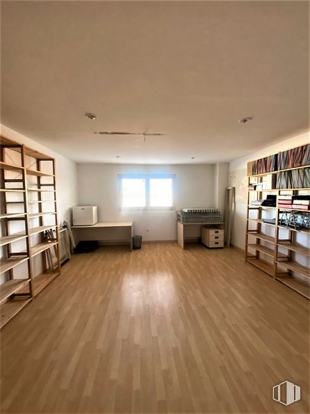 Industrial for sale at Polígono industrial Nudo Oeste, Guadalajara, 19004 with bookcase, window, shelf, wood, interior design, floor, flooring, hall, hardwood and shelving around