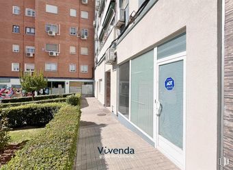 Local en alquiler en Calle Villaamil, Móstoles, Madrid, 28934 con edificio, puerta, material compuesto, apartamento y condominio alrededor