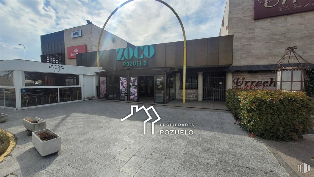 Local en venta en Centro Comercial Zoco, Pozuelo de Alarcón, Madrid, 28223 con nube, cielo, propiedad, planta, edificio, arquitectura, asfalto, diseño urbano, espacio público y inmobiliario alrededor