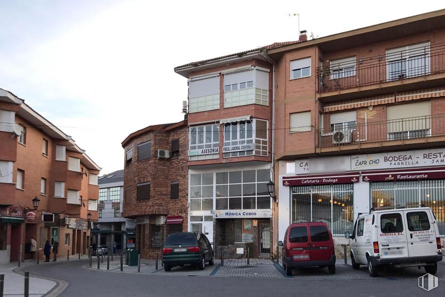 Retail for sale at Plaza Colon, Galapagar, Madrid, 28260 with car, building, van, land vehicle, sky, wheel, window, property, automotive parking light and vehicle around