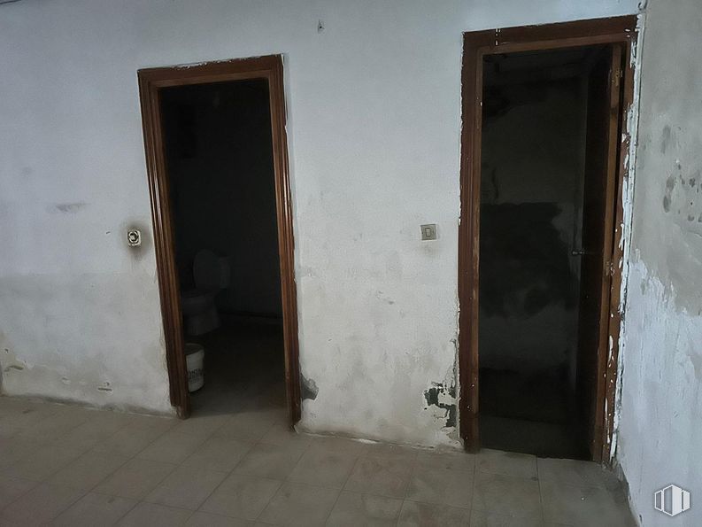 Nave en venta en Avenida Dos de Mayo, Mocejón, Toledo, 45270 con puerta, accesorio, madera, suelo, edificio, puerta de casa, casa, material compuesto, material de construcción y gas alrededor