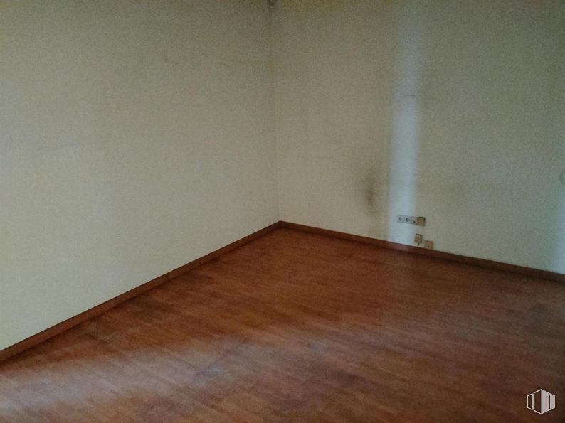 Oficina en venta en Edificio Alcocer 47, Calle Alcocer, 47, Villaverde, Madrid, 28041 con suelos, suelo, suelos de madera, madera, suelo laminado, marrón, madera dura, tinte para madera, habitación y contrachapado alrededor