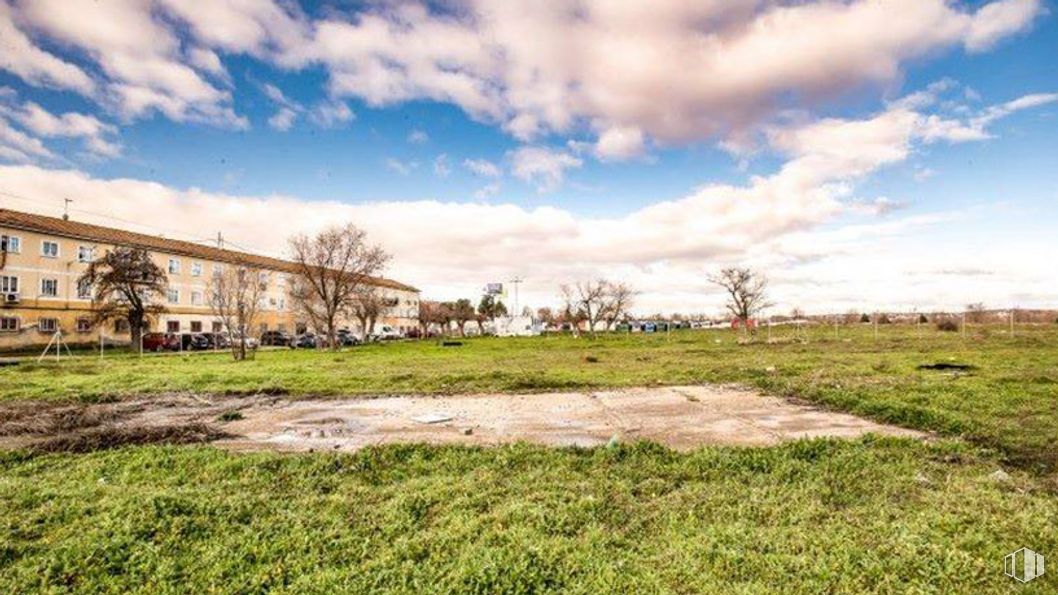 Land for sale at Avenida Aragón - Parcela T.3.5.402, 14, San Blas - Canillejas, Madrid, 28022 with building, cloud, sky, plant, tree, natural landscape, cumulus, grass, grassland and plain around