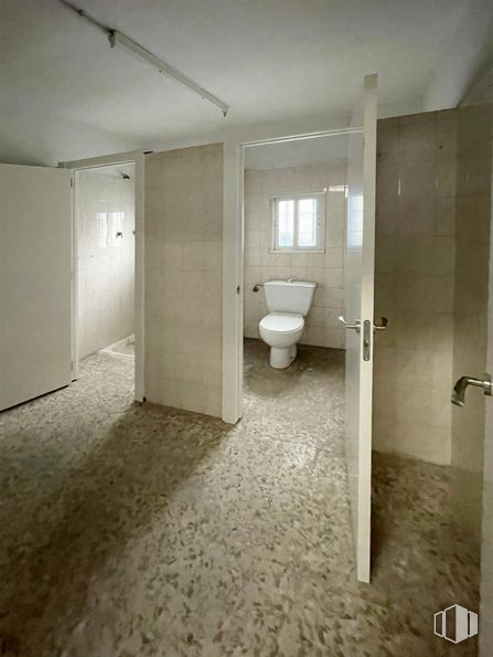 Nave en alquiler en Calle Duero, 30, Mejorada del Campo, Madrid, 28840 con inodoro, ventana, propiedad, accesorios de fontanería, edificio, fregadero, cuarto de baño, accesorio, grifo y casa alrededor