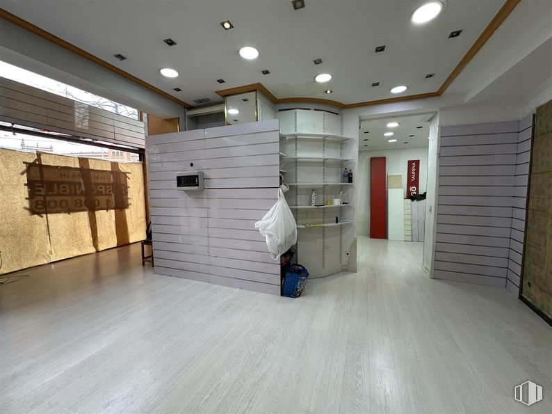 Local en alquiler en Calle Alcalá, 200, Salamanca, Madrid, 28028 con puerta, suelos, suelo, madera, interiorismo, techo, alumbrado, suelos de madera, madera dura y habitación alrededor