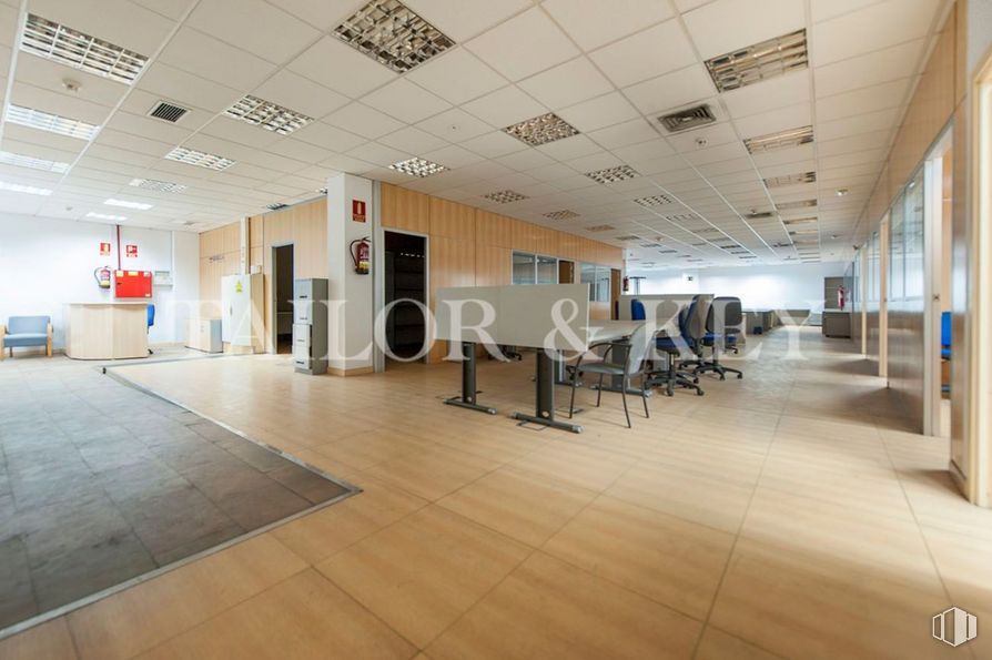 Oficina en venta en Edificio Mezquitas Plaza, Calle Francisco Gasco Santillán, 2, Getafe, Madrid, 28906 con silla, interiorismo, suelos, hall, suelo, diseño automovilístico, madera, inmobiliario, techo y espacio alrededor