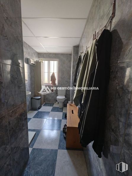 Industrial for sale at Polígono Industrial Villa Azaña, Numancia de la Sagra, Toledo, 45230 with toilet, window, wood, interior design, architecture, building, flooring, grey, floor and hall around