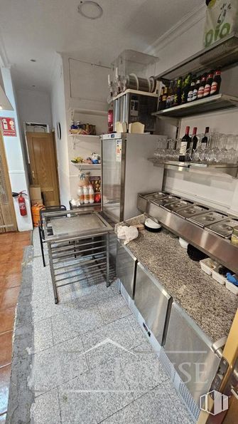 Retail for sale at Avenida Castilla, 6, Alcalá de Henares, Madrid, 28804 with refrigerator, major appliance, kitchen appliance, kitchen, countertop, food, tile, shelf, home appliance and cabinetry around