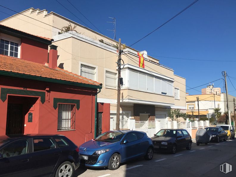 Nave en alquiler en Calle Leira, 29, Hortaleza, Madrid, 28043 con coche, neumático, ventana, edificio, rueda, luz de estacionamiento automotriz, cielo, vehículo, azul y barrio alrededor