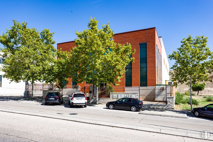 Nave en venta en Calle Vizcaya, 4, Leganés, Madrid, 28917 con coche, edificio, cielo, rueda, día, propiedad, vehículo, planta, neumático y superficie de la carretera alrededor