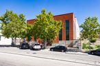 Industrial for sale at Calle Vizcaya, 4, Leganés, Madrid, 28917 with car, building, sky, wheel, daytime, property, vehicle, plant, tire and road surface around