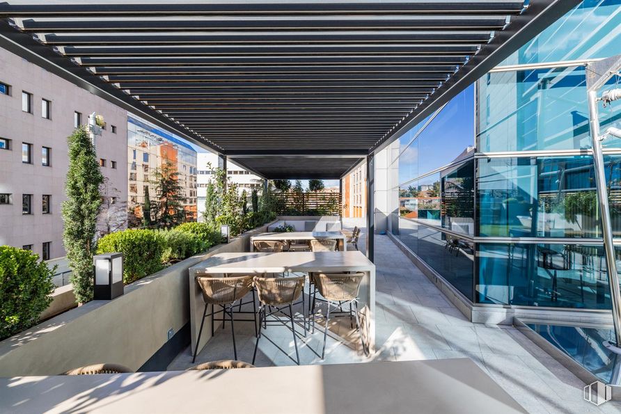 Office for rent at Calle Torrelaguna, 77, Ciudad Lineal, Madrid, 28043 with chair, building, kitchen & dining room table, composite material, apartment, balcony, condominium, shade, design and high-rise building around