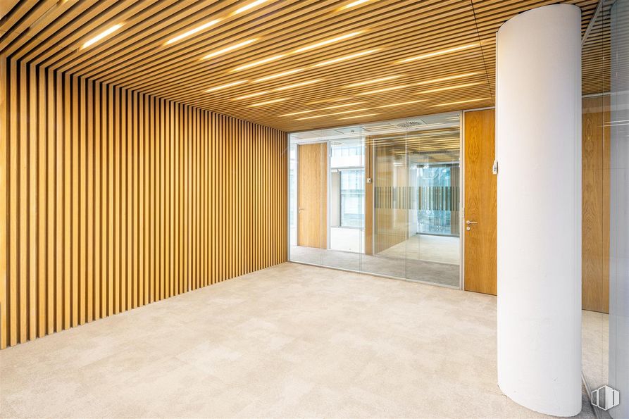 Oficina en alquiler en Avenida Bruselas, 36, Alcobendas, Madrid, 28108 con puerta, madera, hall, suelos, suelo, interiorismo, arquitectura, edificio, sombra y techo alrededor