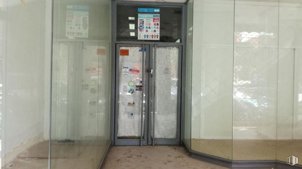 Local en venta en Calle la Huerta, Alcorcón, Madrid, 28921 con accesorio, puerta, edificio, gas, máquina, material compuesto, vidrio, asa, aluminio y transparencia alrededor