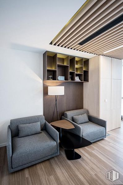 Oficina en alquiler en Edificio 1, Avenida Valdelaparra, 27, Alcobendas, Madrid, 28100 con alumbrado, mueble, edificio, madera, diseño de interiores, estantería, comodidad, suelo, estante, rectángulo y piso alrededor