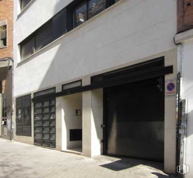 Local en venta en Calle Galileo, Chamberí, Madrid, 28015 con puerta, edificio, ventana, accesorio, sombra, material compuesto, fachada, diseño urbano, ciudad y acera alrededor