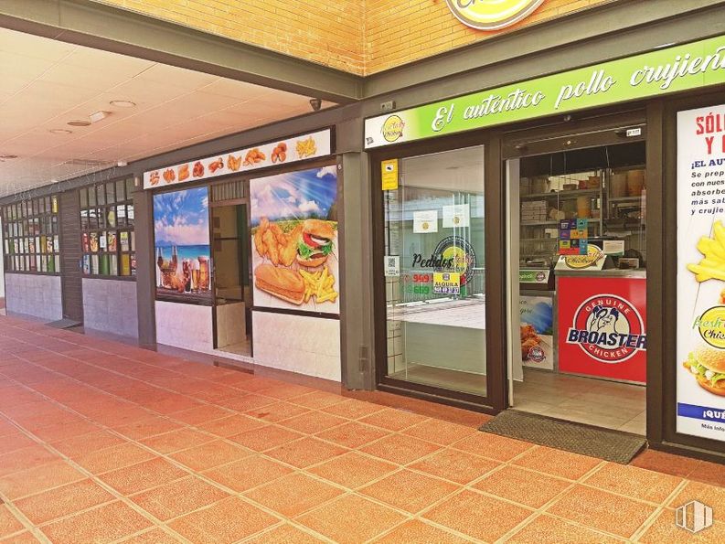 Retail for rent at Alamín, Guadalajara, 19005 with packaged goods, building, retail, door, flooring, fixture, trade, logo, ceiling and convenience store around