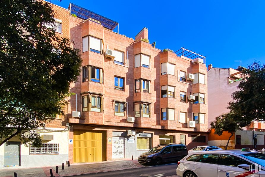 Local en venta en Calle Enrique Velasco, 27, Puente de Vallecas, Madrid, 28038 con coche, edificio, rueda, neumático, vehículo terrestre, cielo, vehículo, propiedad, ventana y azul alrededor